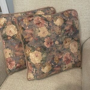 Beautiful vintage accent pillows floral pattern rose & green set of 2